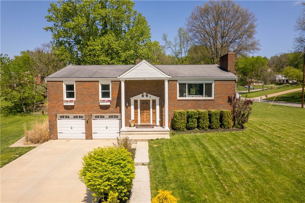 279 Carmell Dr, Upper St Clair, PA 15241