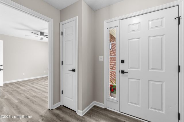 8714 Broadwood Ct, Louisville, KY 40291