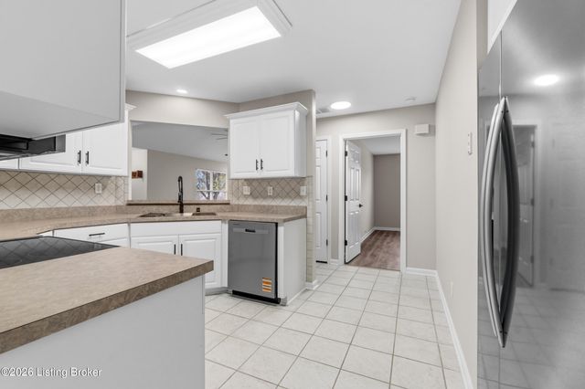 8714 Broadwood Ct, Louisville, KY 40291