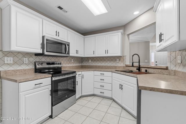 8714 Broadwood Ct, Louisville, KY 40291