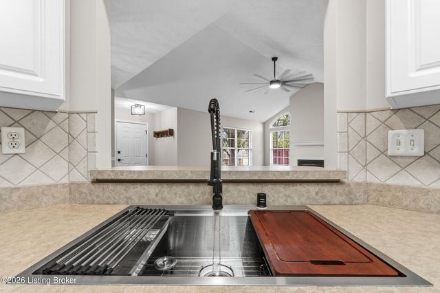 8714 Broadwood Ct, Louisville, KY 40291