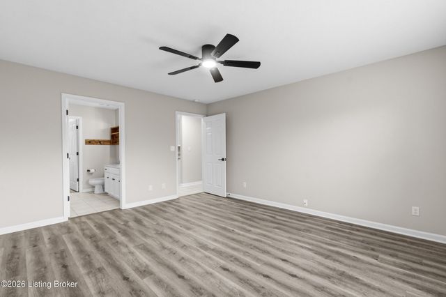 8714 Broadwood Ct, Louisville, KY 40291