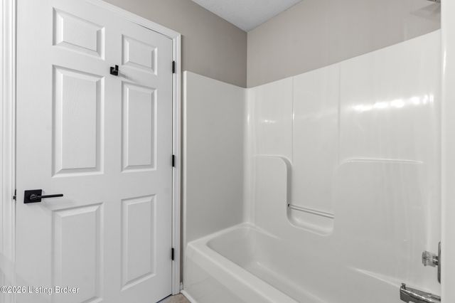 8714 Broadwood Ct, Louisville, KY 40291