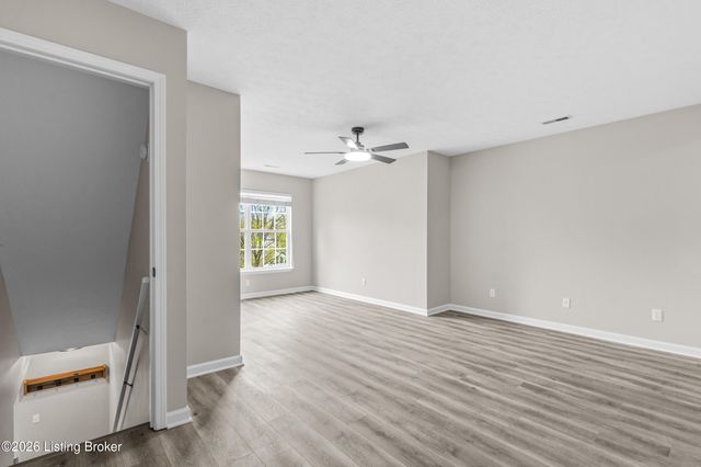 8714 Broadwood Ct, Louisville, KY 40291