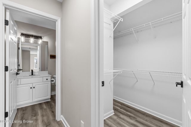 8714 Broadwood Ct, Louisville, KY 40291