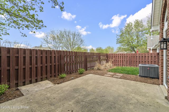 8714 Broadwood Ct, Louisville, KY 40291