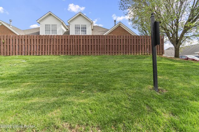 8714 Broadwood Ct, Louisville, KY 40291