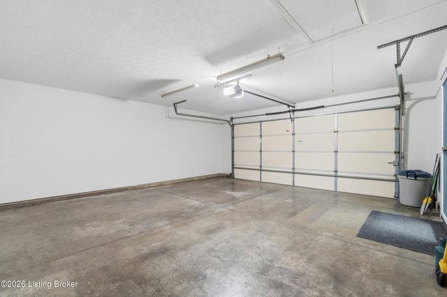 8714 Broadwood Ct, Louisville, KY 40291