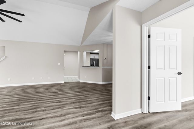 8714 Broadwood Ct, Louisville, KY 40291