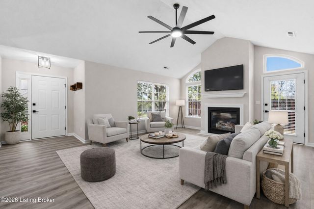 8714 Broadwood Ct, Louisville, KY 40291