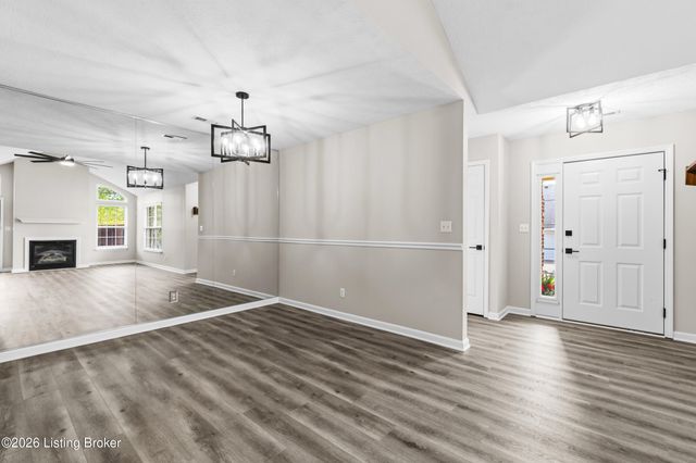 8714 Broadwood Ct, Louisville, KY 40291