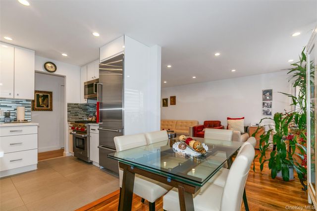 195 S Middle Neck Road 2 H, Great Neck, NY 11021