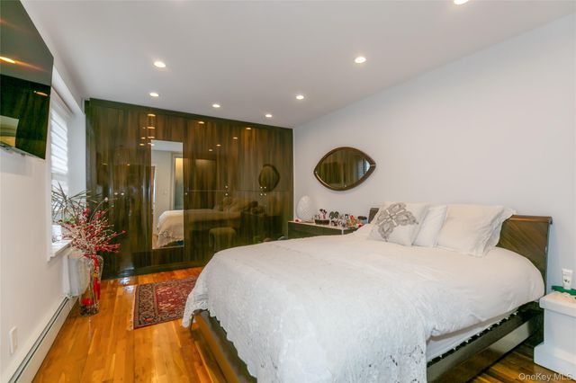 195 S Middle Neck Road 2 H, Great Neck, NY 11021