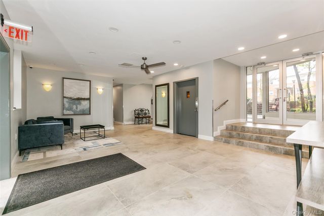 195 S Middle Neck Road 2 H, Great Neck, NY 11021