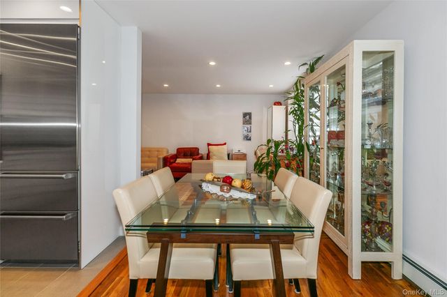 195 S Middle Neck Road 2 H, Great Neck, NY 11021