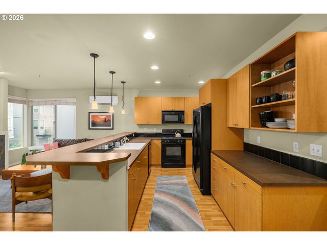 7561 N LEAVITT Ave, Portland, OR 97203