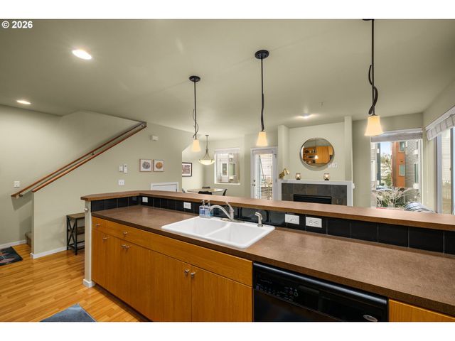 7561 N LEAVITT Ave, Portland, OR 97203