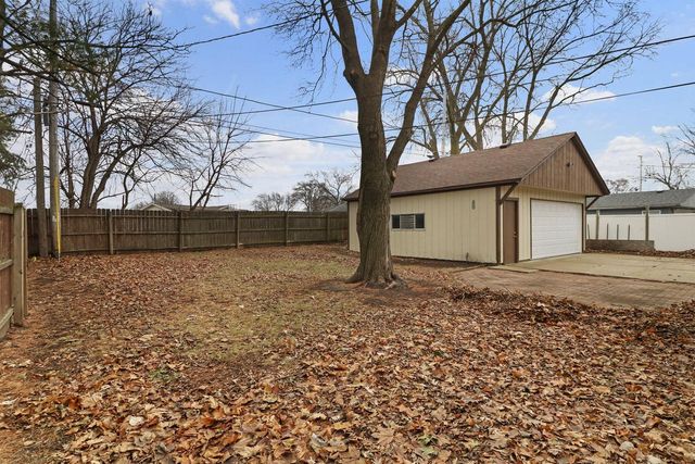 8515 17th AVENUE, Kenosha, WI 53143