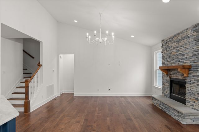 1226 Cotillion Dr, Murfreesboro, TN 37128