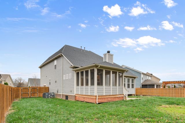 1226 Cotillion Dr, Murfreesboro, TN 37128