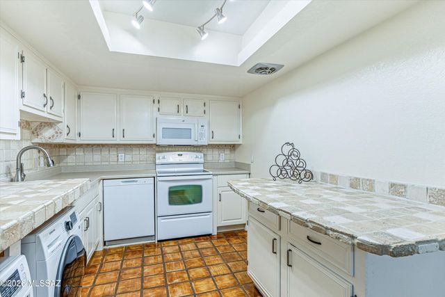 8255 N Oracle Rd Apt 105, Tucson, AZ 85704