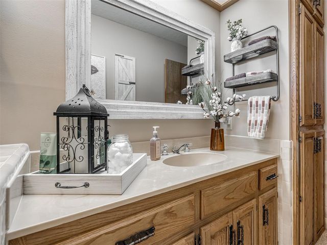 4 Cedar Lake Lane, Goldsby, OK 73093