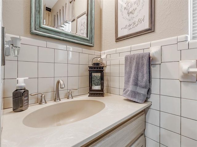 4 Cedar Lake Lane, Goldsby, OK 73093