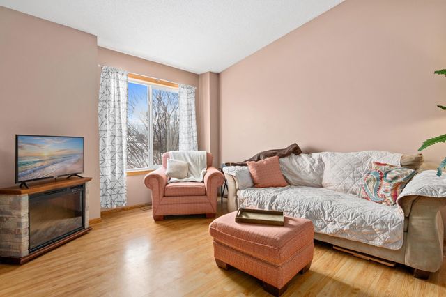 1160 Joes Lake Road SE, Cambridge, MN 55008