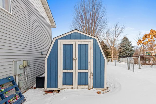 1160 Joes Lake Road SE, Cambridge, MN 55008