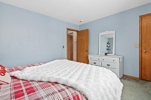 1160 Joes Lake Road SE, Cambridge, MN 55008