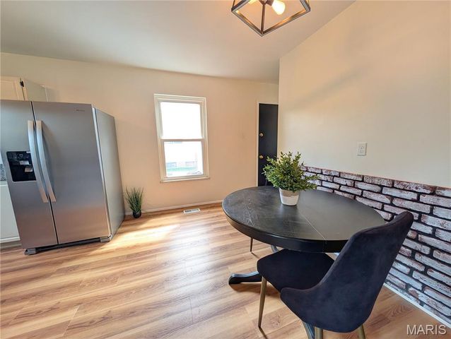 7496 Sir Lords Lane, Hazelwood, MO 63042