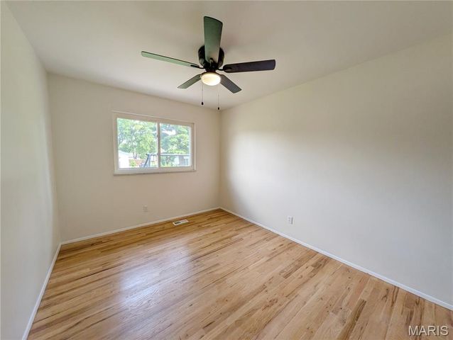 7496 Sir Lords Lane, Hazelwood, MO 63042