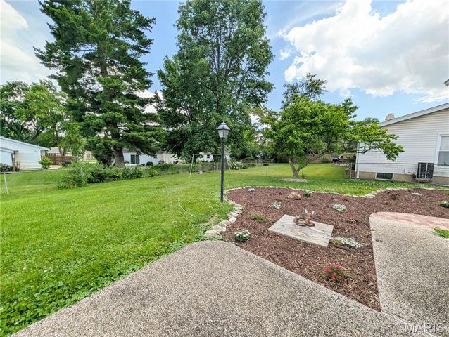 7496 Sir Lords Lane, Hazelwood, MO 63042