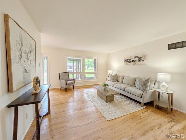 7496 Sir Lords Lane, Hazelwood, MO 63042