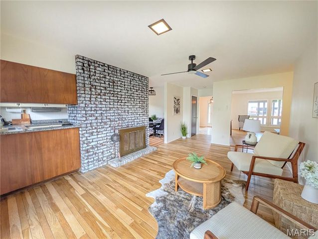 7496 Sir Lords Lane, Hazelwood, MO 63042
