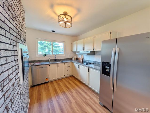7496 Sir Lords Lane, Hazelwood, MO 63042