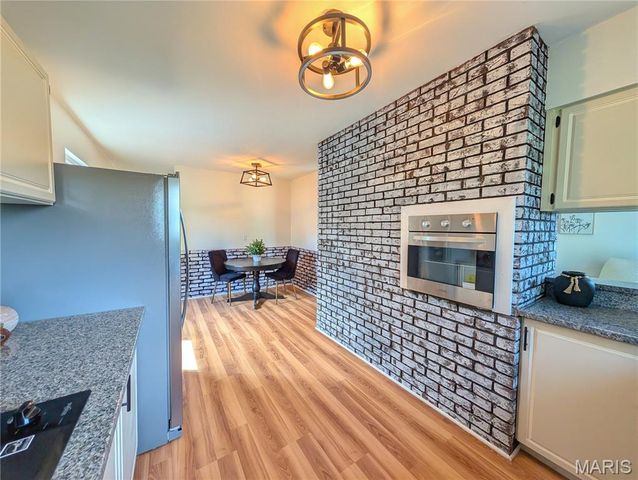 7496 Sir Lords Lane, Hazelwood, MO 63042