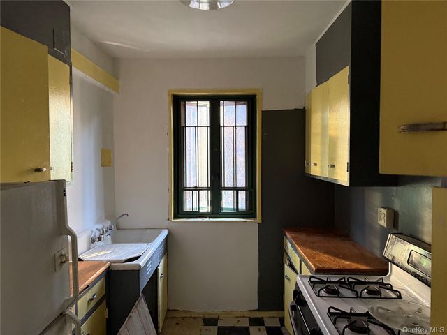 1560 Metropolitan Avenue 6A, Bronx, NY 10462