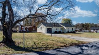 3520 20th Avenue NE, Hickory, NC 28601