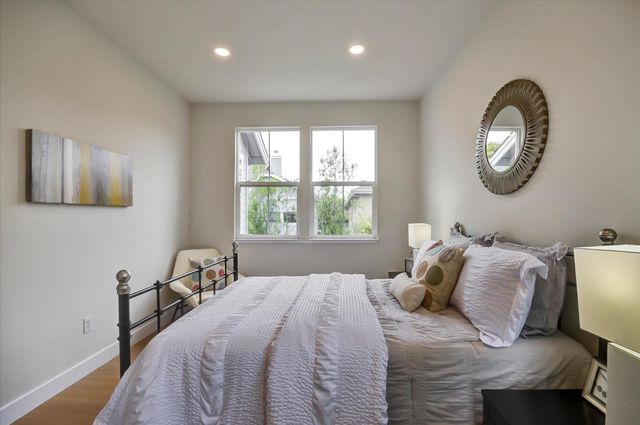 504 Waterlily Lane, Redwood City, CA 94065
