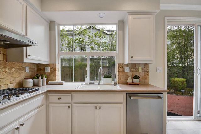 504 Waterlily Lane, Redwood City, CA 94065