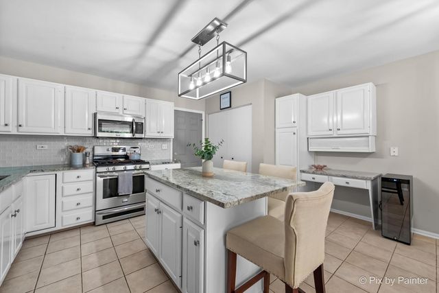 519 Shagbark Drive, Elgin, IL 60123