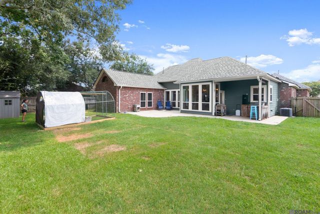 19017 Poujeaux Ave, Saint George, LA 70817
