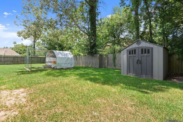 19017 Poujeaux Ave, Saint George, LA 70817