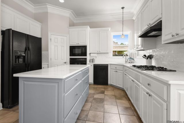 19017 Poujeaux Ave, Saint George, LA 70817