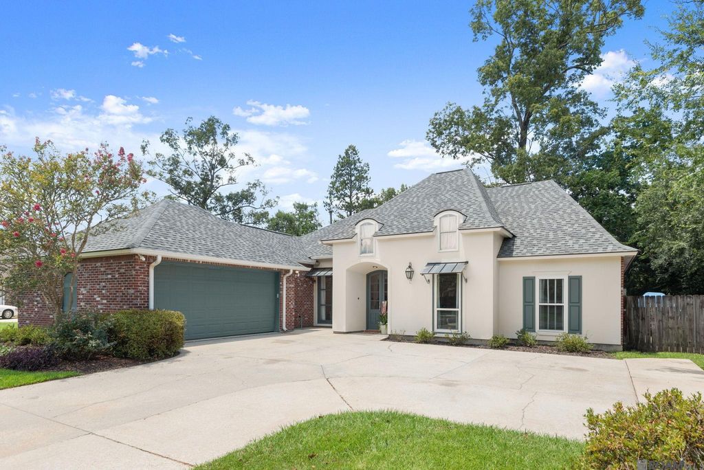 19017 Poujeaux Ave, Saint George, LA 70817