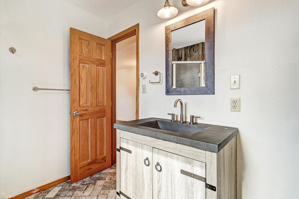 Image 34 of property listing at 831 Sulphur Creek Road, Jemez Springs, NM 87025