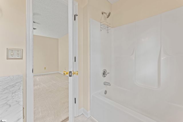 302 Valley View Road, Fountain Inn, SC 29644