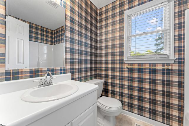 302 Valley View Road, Fountain Inn, SC 29644
