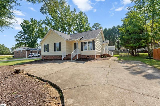 302 Valley View Road, Fountain Inn, SC 29644